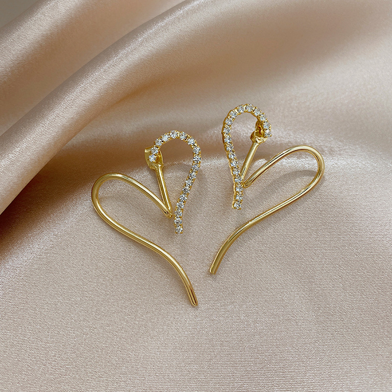 Khuyên tai nữ trang dáng dài tạo hình độc đáo