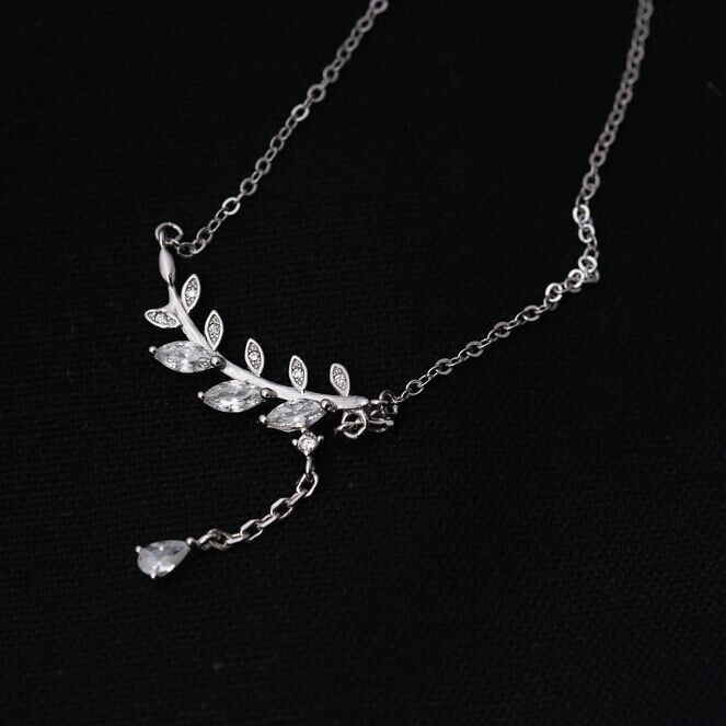 Dây chuyền bạc Evasilver mặt hình lá đính đá thời trang, Vòng cổ chất liệu bạc ta cực đẹp và nữ tính