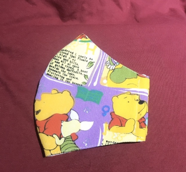 Khẩu trang vải gấu Pooh | BigBuy360 - bigbuy360.vn
