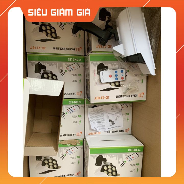 Đèn năng lượng mặt trời giả Camera ✅ [ FREE SHIP ] ✅ chông trộm cảm ứng tự động bật, tắt, có điều khiển 3 chế độ sáng