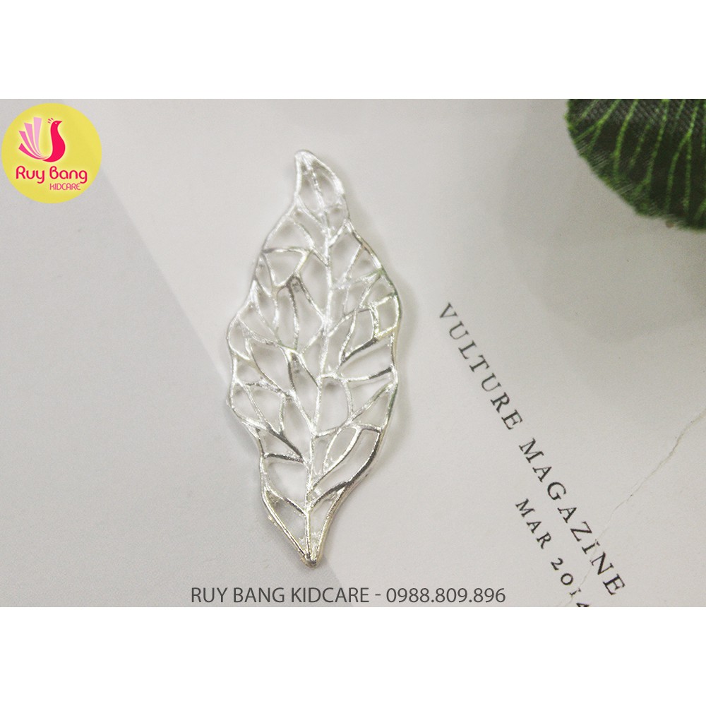 Cành lá kim loại, center đá đính hoa vải handmade