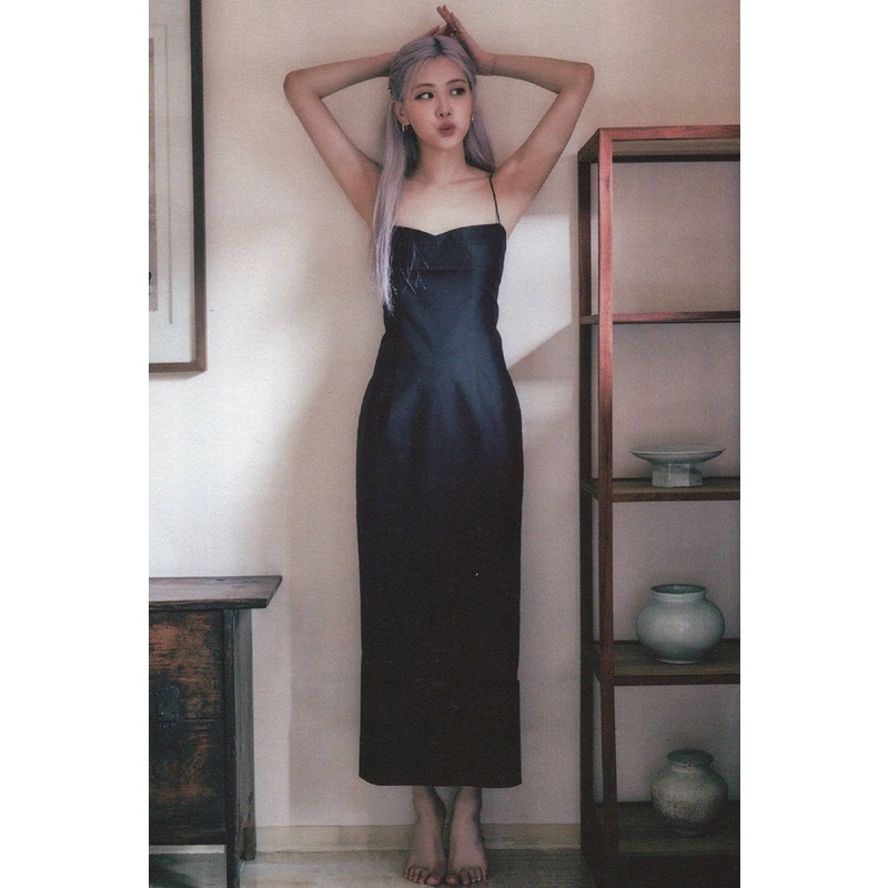 BLACKPINK ROSE váy đen dài cổ điển đậm khí chất Pháp