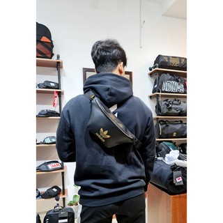 Túi bao tử đeo chéo black gold metalic waist bag