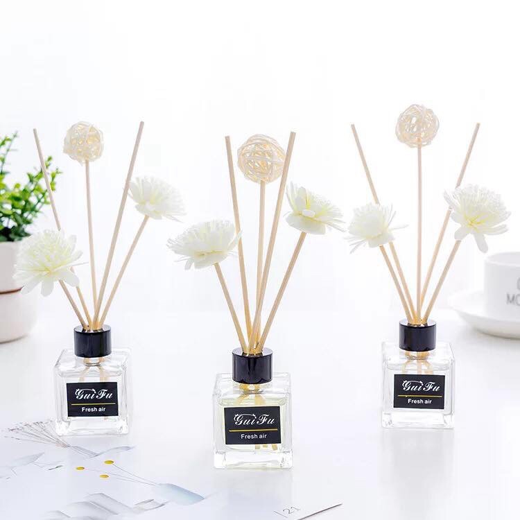 Tinh dầu thơm phòng.