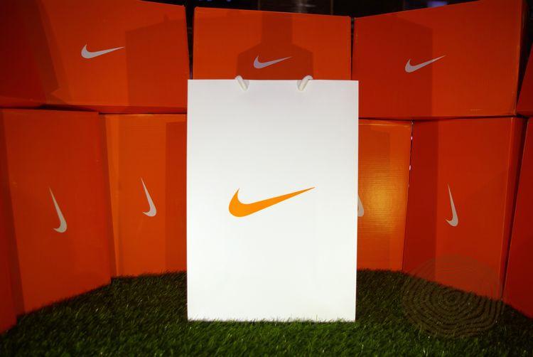 Túi Giấy Xách Tay Nike Thời Trang Tiện Dụng | BigBuy360 - bigbuy360.vn