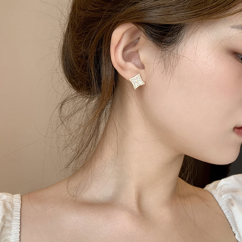 Bông Tai Hình Cỏ Bốn Lá Đính Đá Thời Trang Hàn Quốc Cho Nữ
