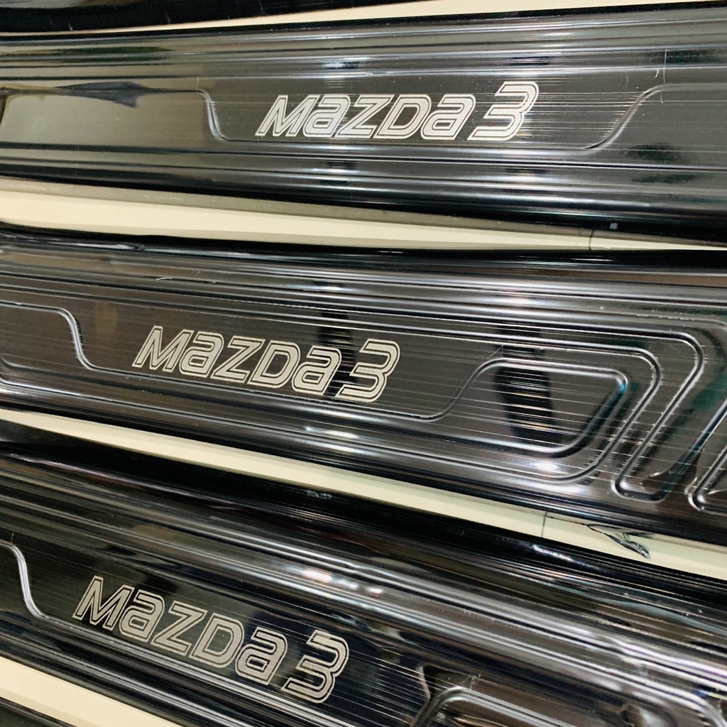 Ốp bậc cửa, nẹp bước chân xe Mazda 3 2020 20212022 2023 bản mới nhất