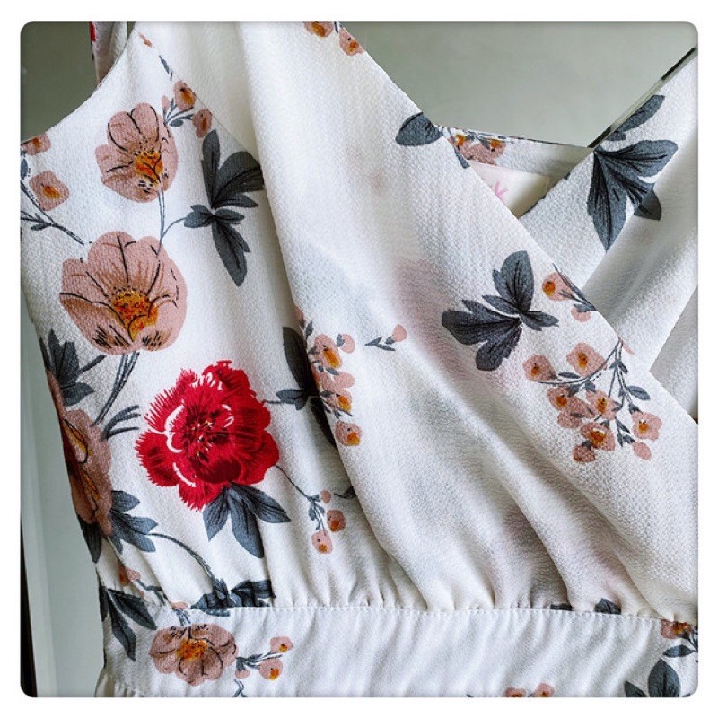 Jumpsuit in hoa buộc dây