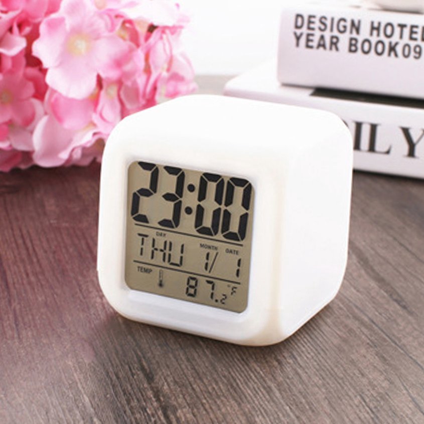 Đồng hồ báo thức kỹ thuật số hình vuông đổi 7 màu có màn hình LCD sử dụng tại nhà