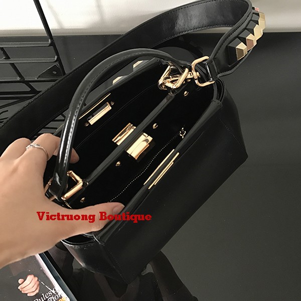 Túi xách đinh tán mới