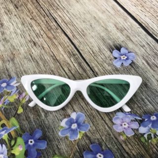 Kính mắt mèo viền trắng