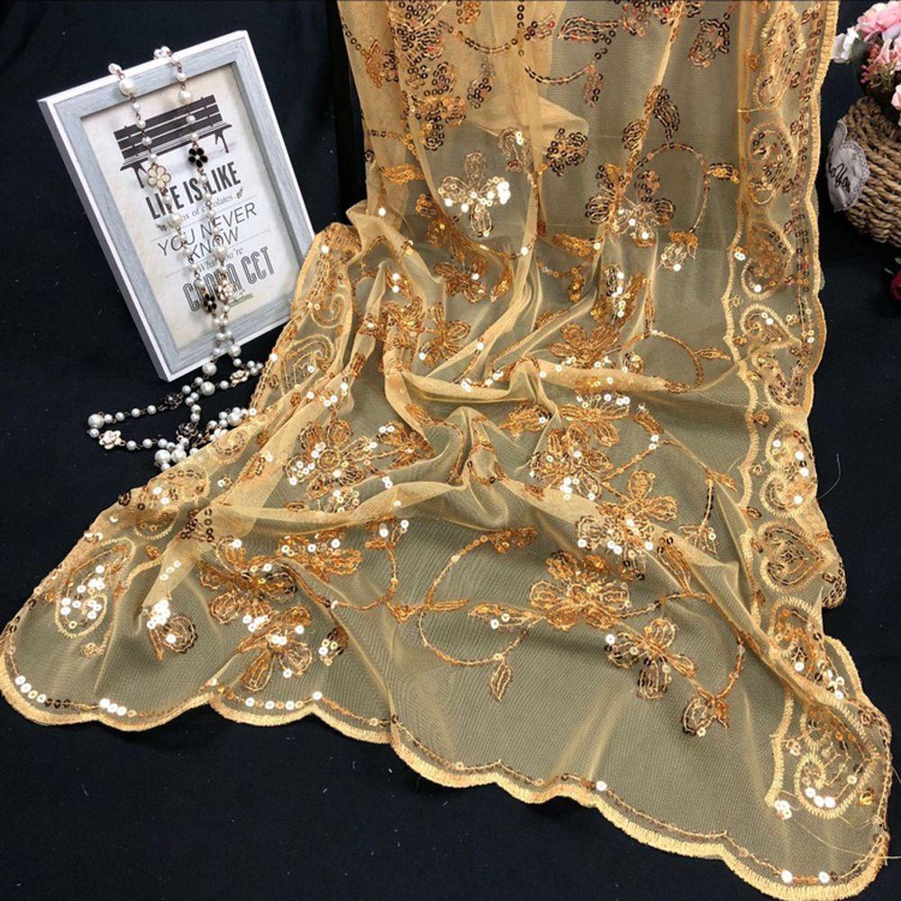 1 Khăn Choàng Ren Sang Trọng Cho Cô Dâu