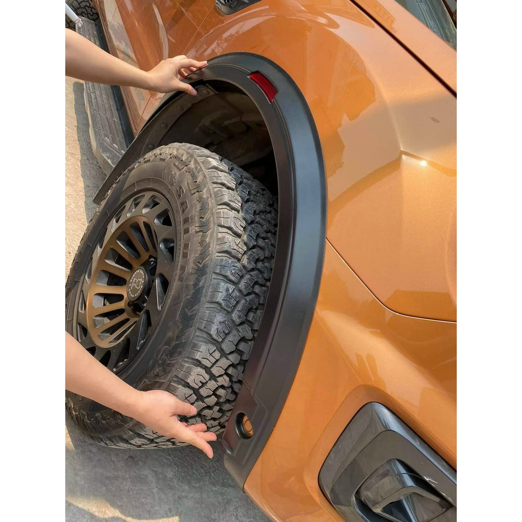 Ốp cua lốp xe Ford Ranger 2016 2017 2018 2019 2020 Màu Đen - mẫu bé