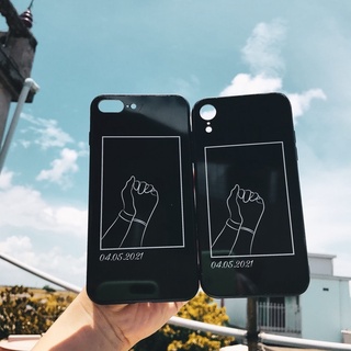 Ốp lưng điện thoại tráng gương vẽ line đen trắng theo yêu cầu.