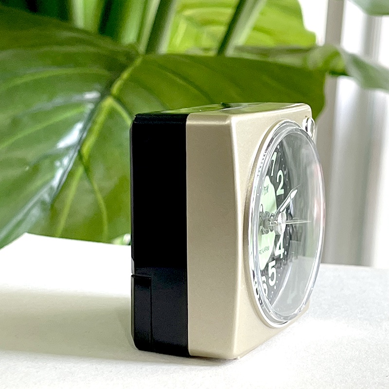 Đồng hồ báo thức Rhythm CRE823NR18 Kt 6.0 x 6.2 x 3.5cm, 55g. Vỏ nhựa. Dùng Pin.