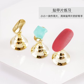 Blu tack đất sét dính nail gắn móng tay giả.