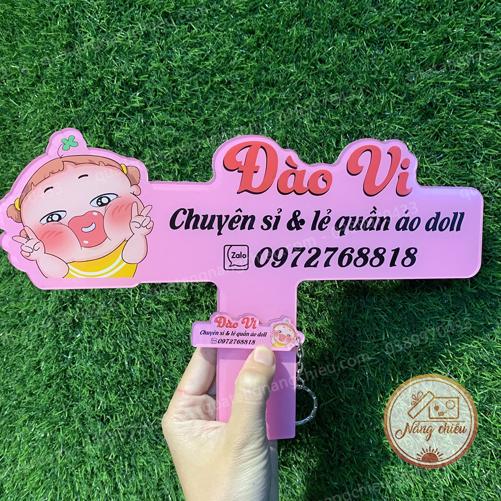 Combo bảng hiệu và móc khóa , Hastag cầm tay check in sự kiện, hội nghị, khai trương, chất liệu mica sáng bóng