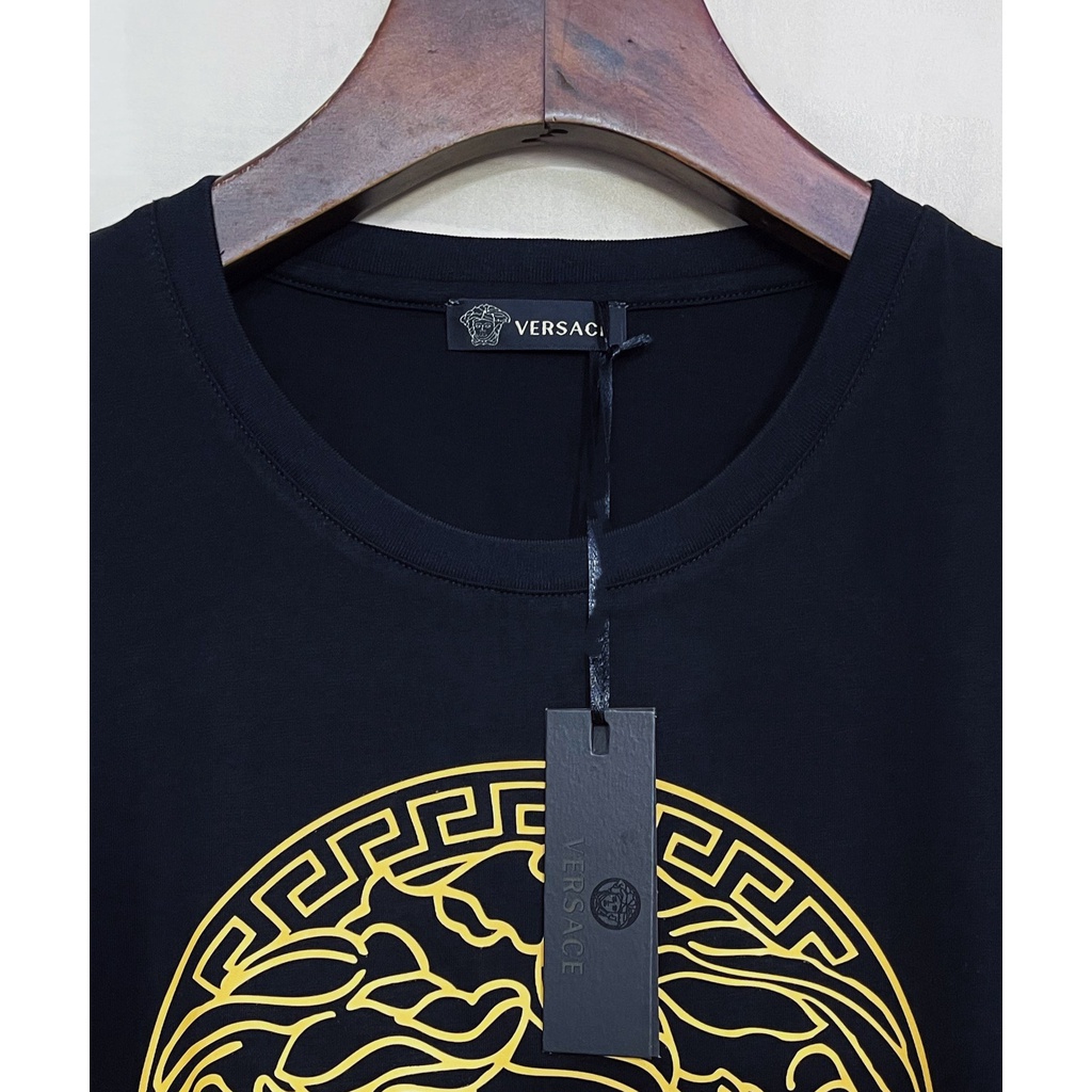 Áo Thun Ngắn Tay Cổ Tròn In Chữ Medusa Màu Vàng Phong Cách Mới Mùa Hè 2022 Cho Nam