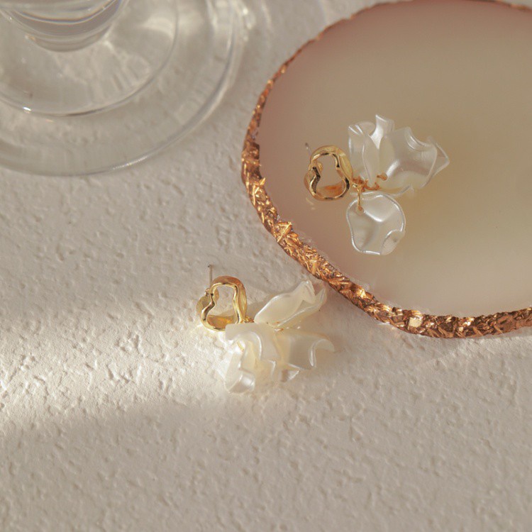 Bông Tai Ba Chiều Hình Cánh Hoa Trái Tim Phong Cách Hàn Quốc Ngọt Ngào Dễ Thương