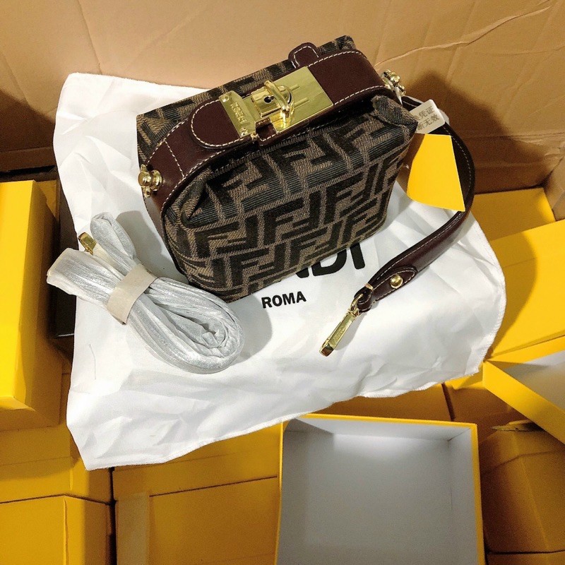 Túi chữ F độc lạ siêu rẻ