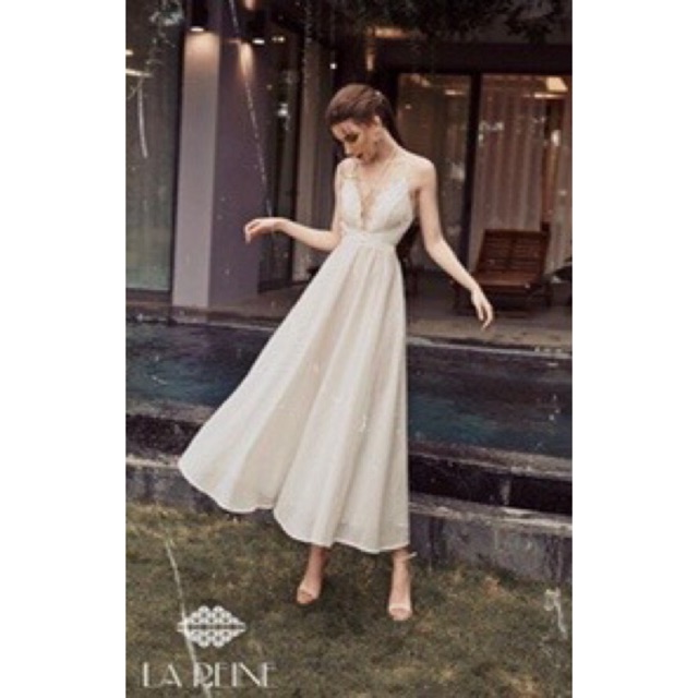 Đầm maxi trắng phối ren kẻ ô: lưới tuyết