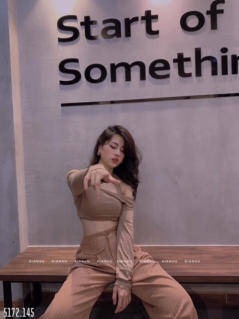 Sét áo trêz vai + quần kẻ ống bom. Sỉ 145k | BigBuy360 - bigbuy360.vn