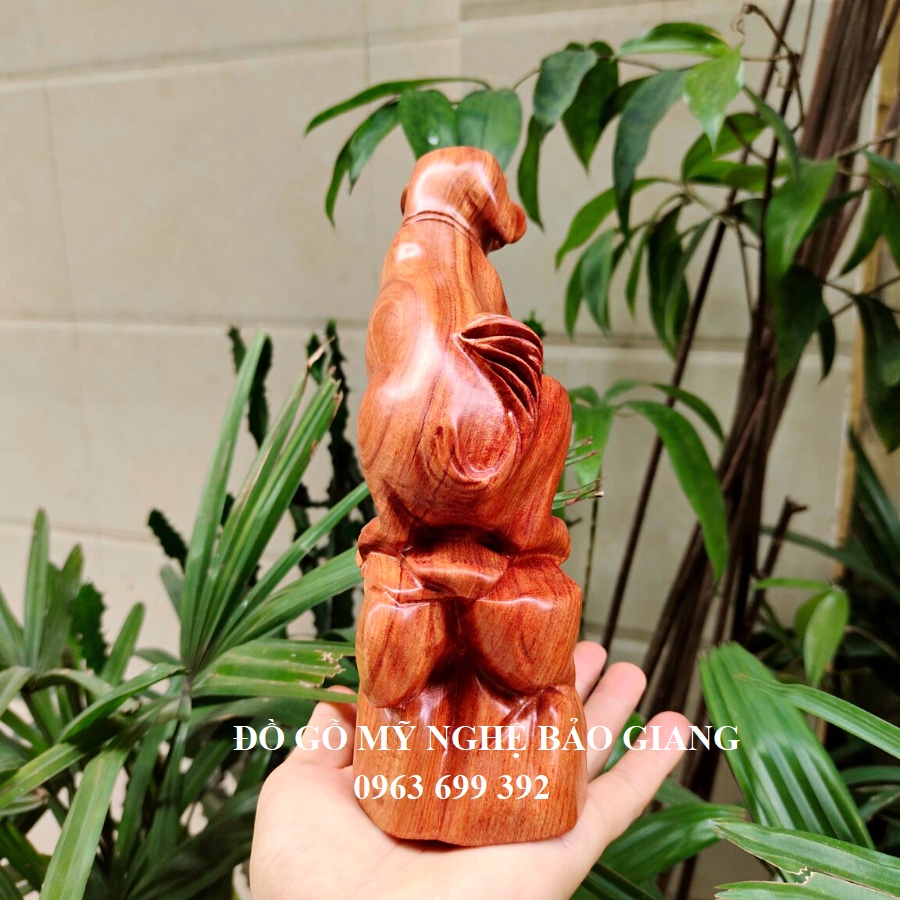 Tượng con chó gỗ hương cao 20 cm