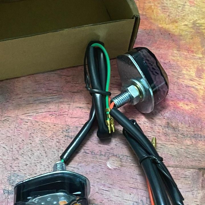 Cặp Đèn Xi Nhan Trước Hidu Kim Cương Con Bọ 3 Led Màu Vàng Lắp Winner X Exciter Msx Gsx Cbr
