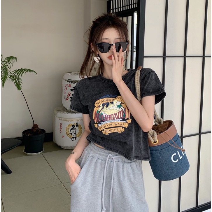 Áo thun croptop QADCOL in họa tiết phong cách cổ điển cá tính cho nữ