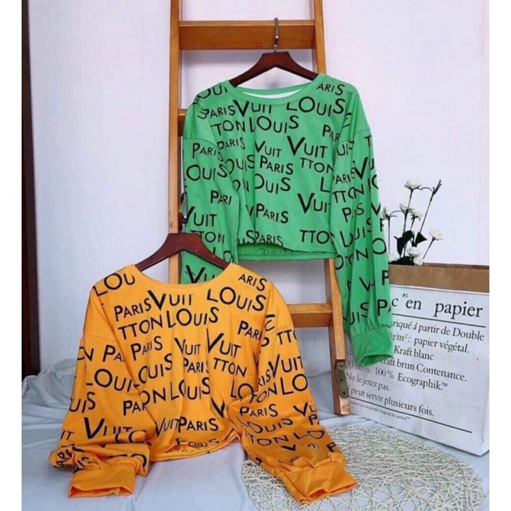 Áo crt tay dài in chữ fom vừa