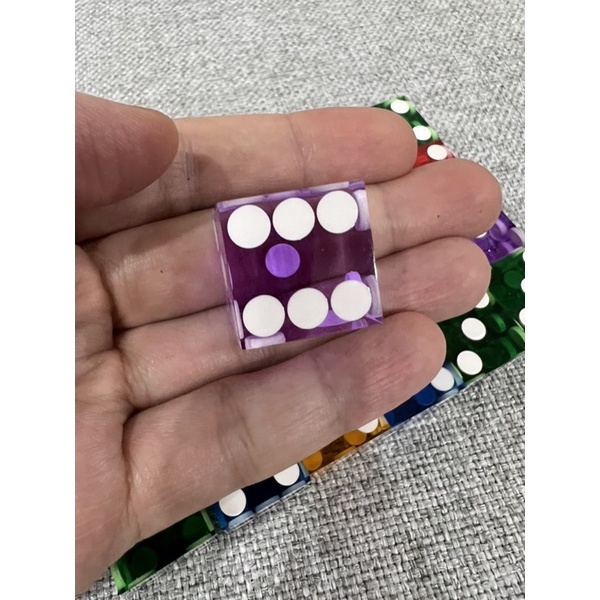 1 viên xí ngầu màu siêu đẹp có thể chơi dice stacking