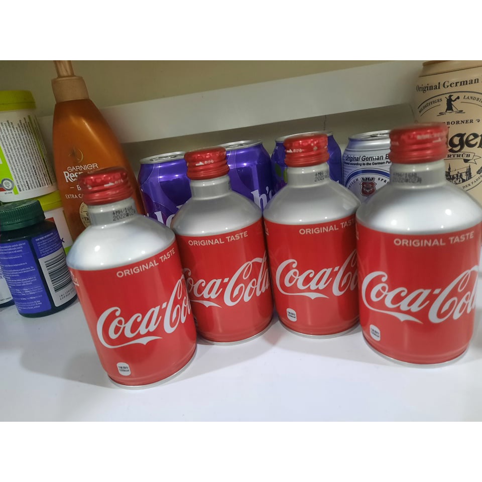 (Date: 11.2023) Nước Ngọt có gaz Coca Cola Nhật chai nắp vặn 300ml