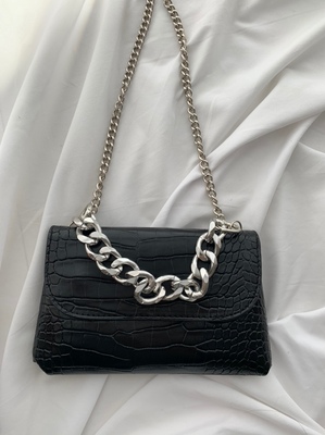 Túi Đeo Chéo Màu Đen Thiết Kế Đơn Giản Thời Trang Dành Cho Nữ