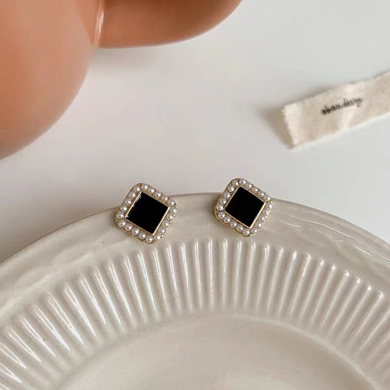 Bông Tai Hình Vuông Đính Ngọc Trai Đen Phong Cách Retro Thời Trang Cho Nữ