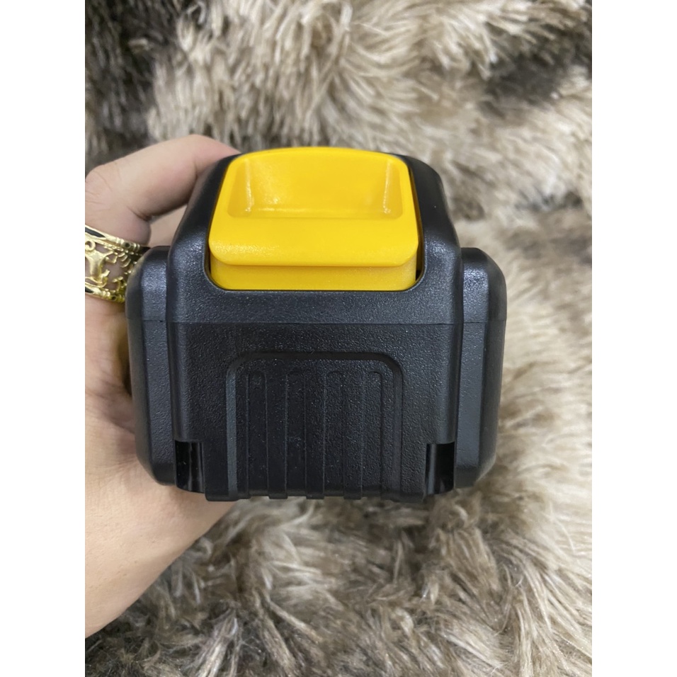 Vỏ mạch pin Dewalt 8AH 20V Li-ion 2 hàng cell 21700 có led báo pin, nhận sạc zin. BN.