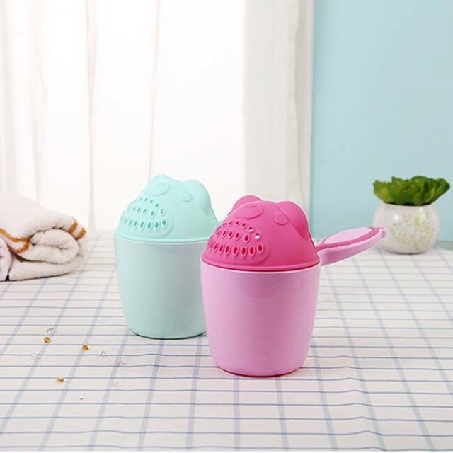 Cốc gội tắm đa năng cho bé