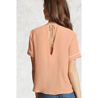 Áo F21 ngắn tay khoét lưng Size S