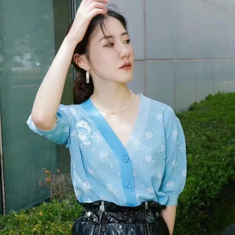 Áo khoác Cardigan nữ GUCCI GG GC dáng ngắn mang phong cách nhẹ nhàng, thanh lịch