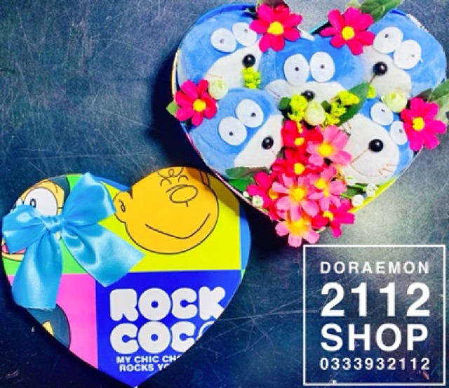 Hộp hoa gấu bông Doraemon trái tim