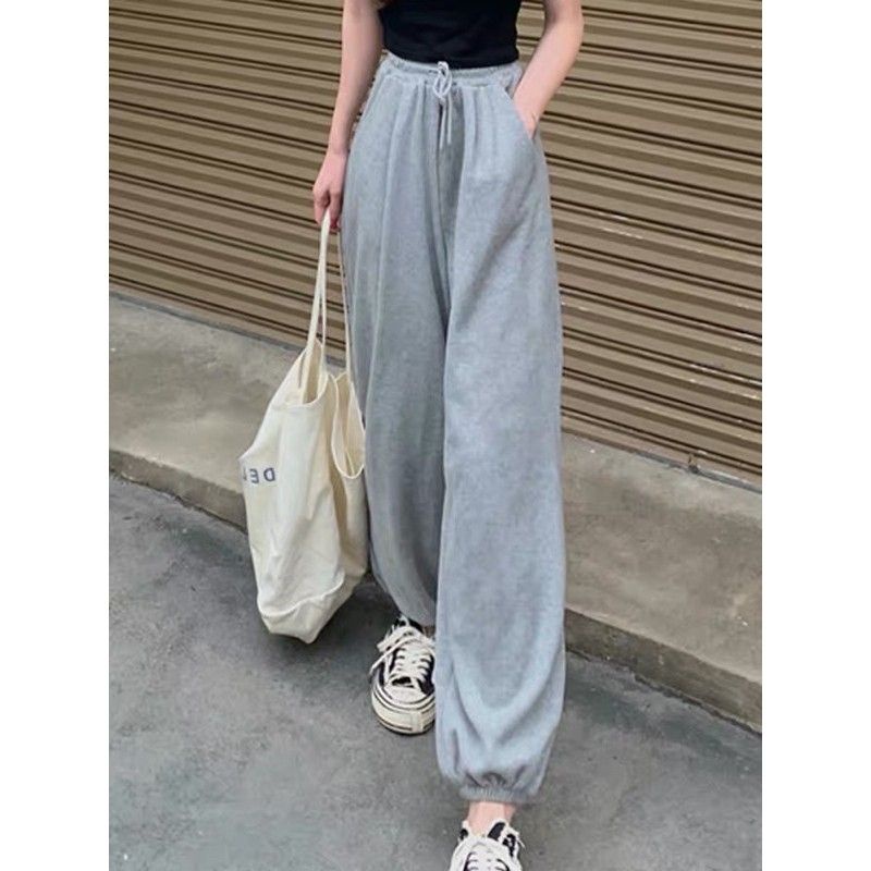 Quần Bom Ống Rộng Bo Gấu Unisex 2 Màu Đen Xám phong cách thể thao