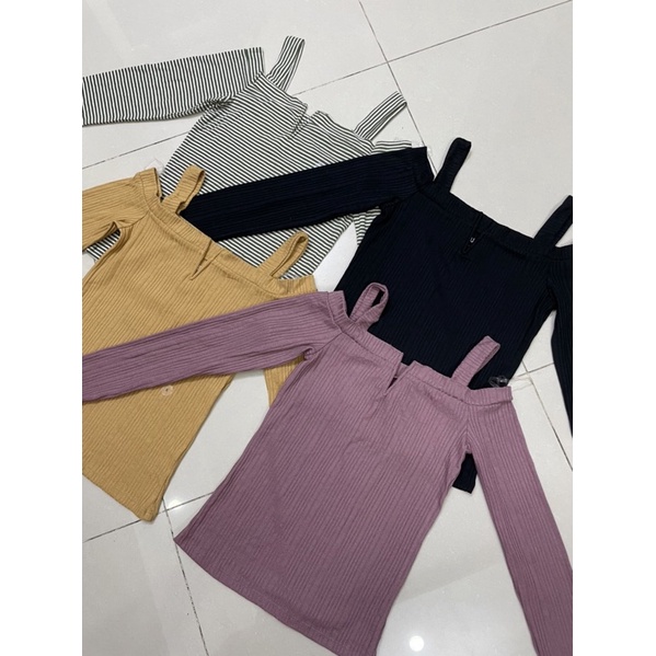 Áo thun gân tay dài.