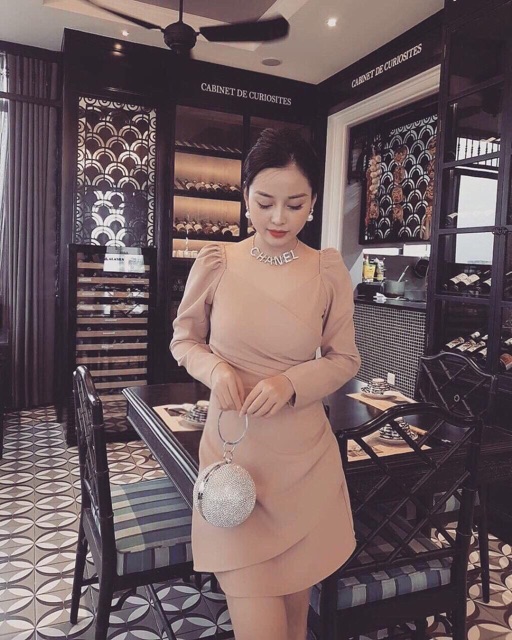 Vay nhún tay ngọc