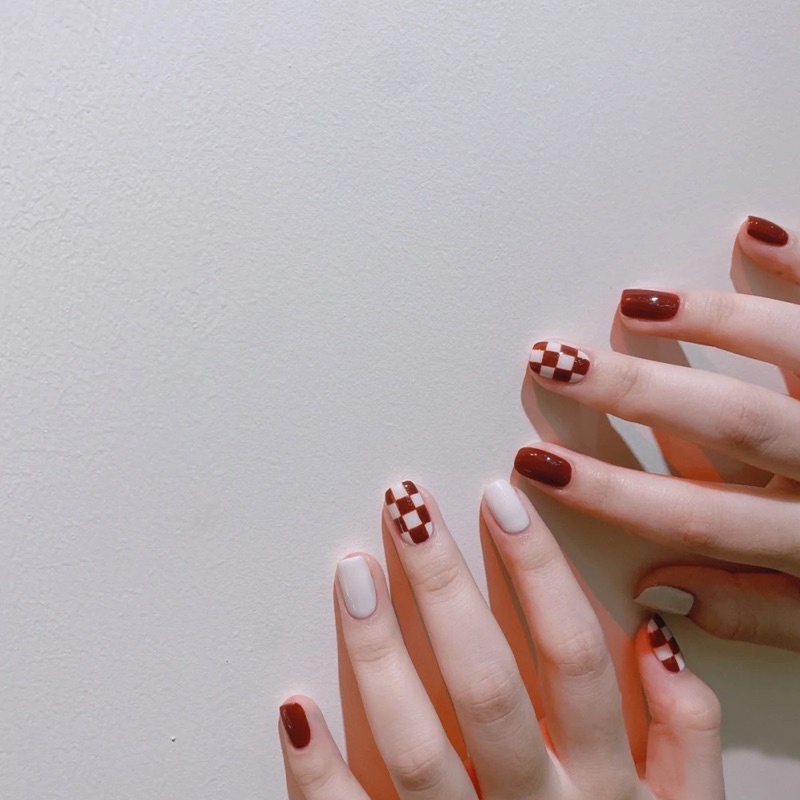 [Hàng mới về]Bộ 24 móng giả form ngắn kẻ caro trắng đỏ