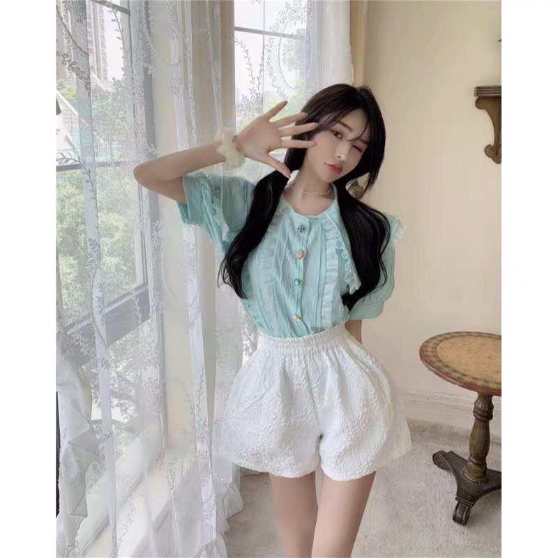 Quần Short Nữ Hoa Dập Phồng Ống Rộng Cạp Cao 2 Màu