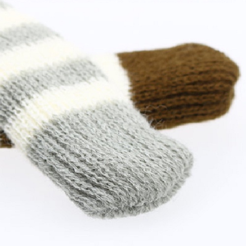 Daiso Bọc chân ghế tất viền mỏng màu đất 4pcs