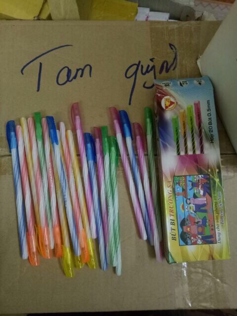 1 hộp bút nến dài YOYKO