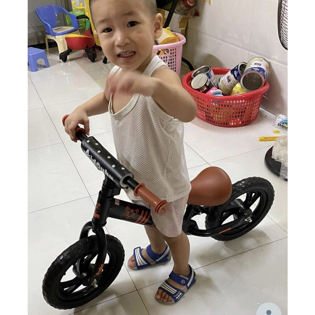 Xe thăng bằng, Xe đạp chòi chân cho bé, năng động với 5 màu cho bé.