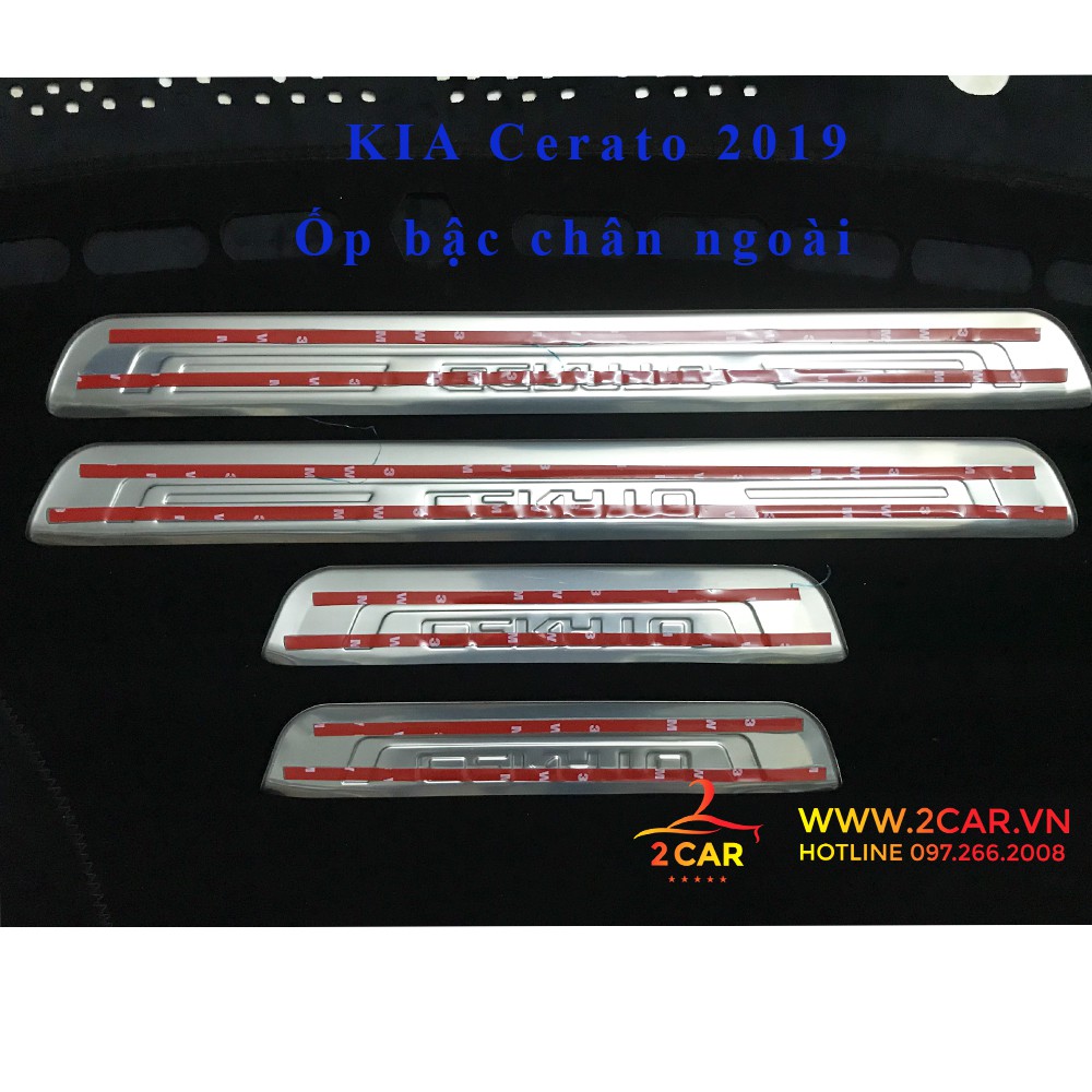 Ốp bậc chân trong, ngoài Kia Cerato 2019 chất liệu inox