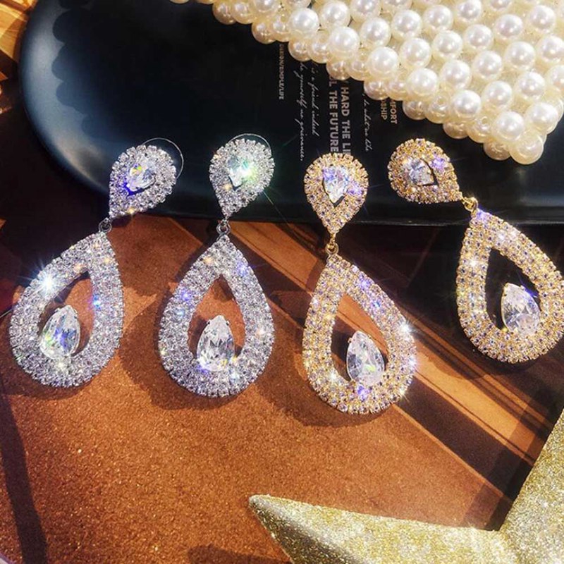 Bông tai dạng giọt nước thời trang