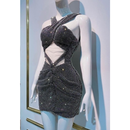 Đầm body cổ yếm đính đá